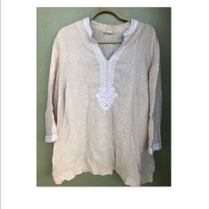 Woman’s plus linen top